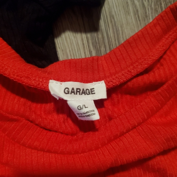 2 Crop Tops - Picture 2 of 2